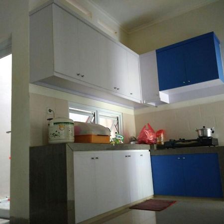Bintara Jaya Yemima Guest House Бекасі Екстер'єр фото