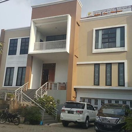 Bintara Jaya Yemima Guest House Бекасі Екстер'єр фото