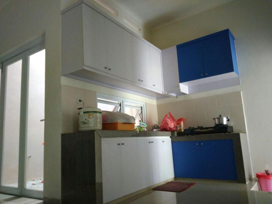 Bintara Jaya Yemima Guest House Бекасі Екстер'єр фото